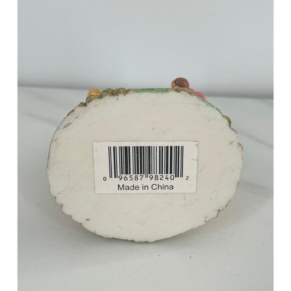 Vintage Angel with Wings and Children of the World Figurine - Christmas Figurine - Picture 2 of 4